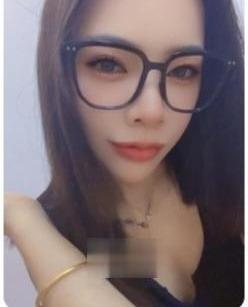 甜美可爱的小妹妹