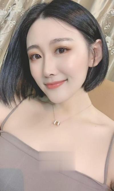 香气飘飘的美女老师