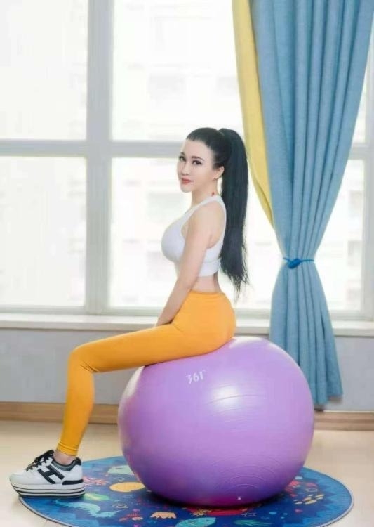 大奶风骚御姐