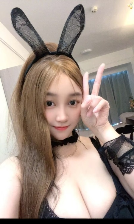 女友般大胸允儿
