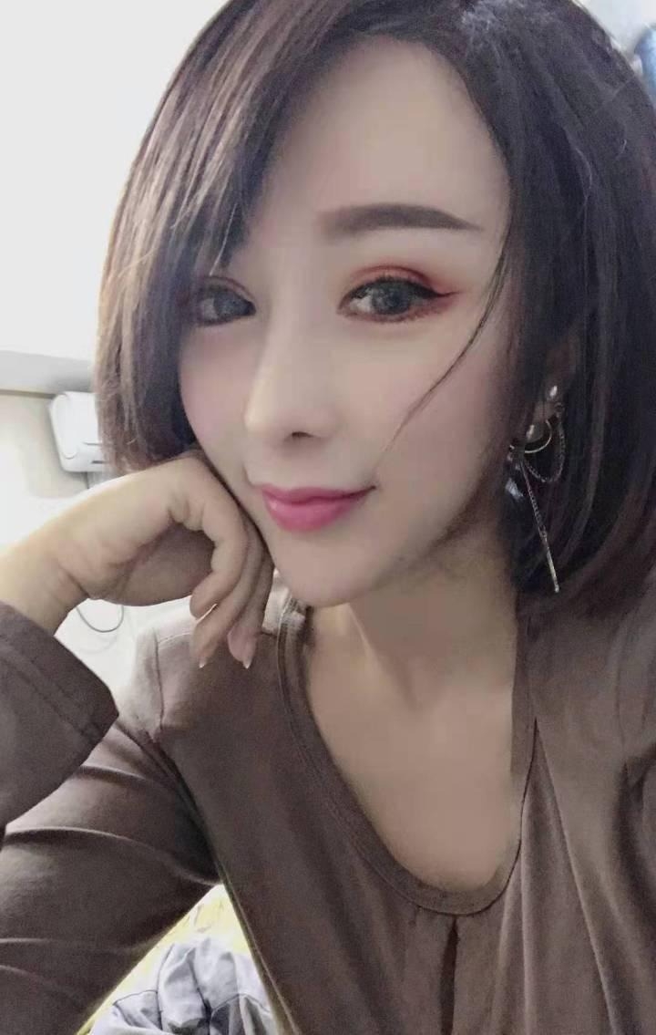 活好粘人美女