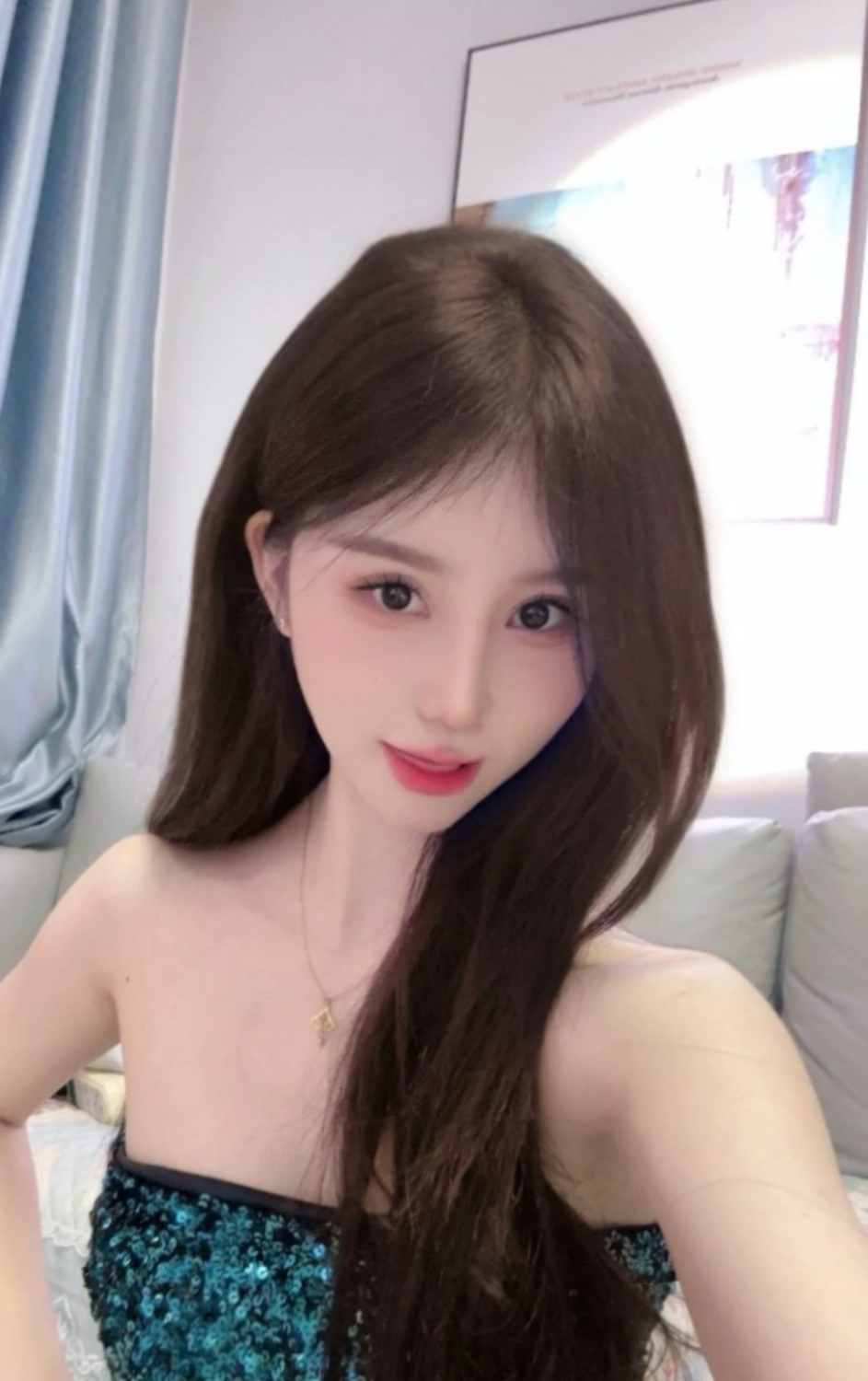 粉嫩美女
