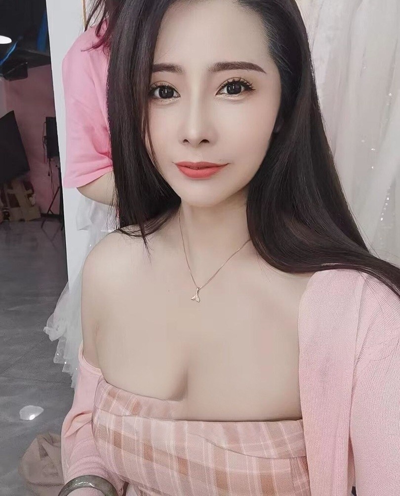 小穴粉嫩水超多