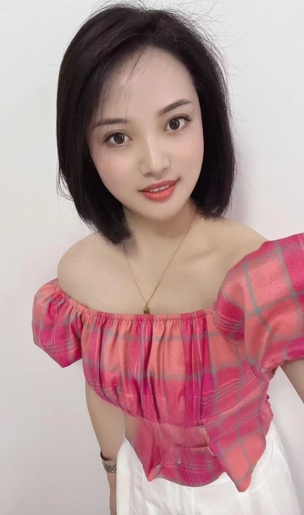 清纯肤白笑容甜美的小妹