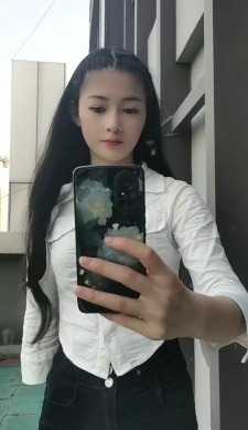 妹子年轻